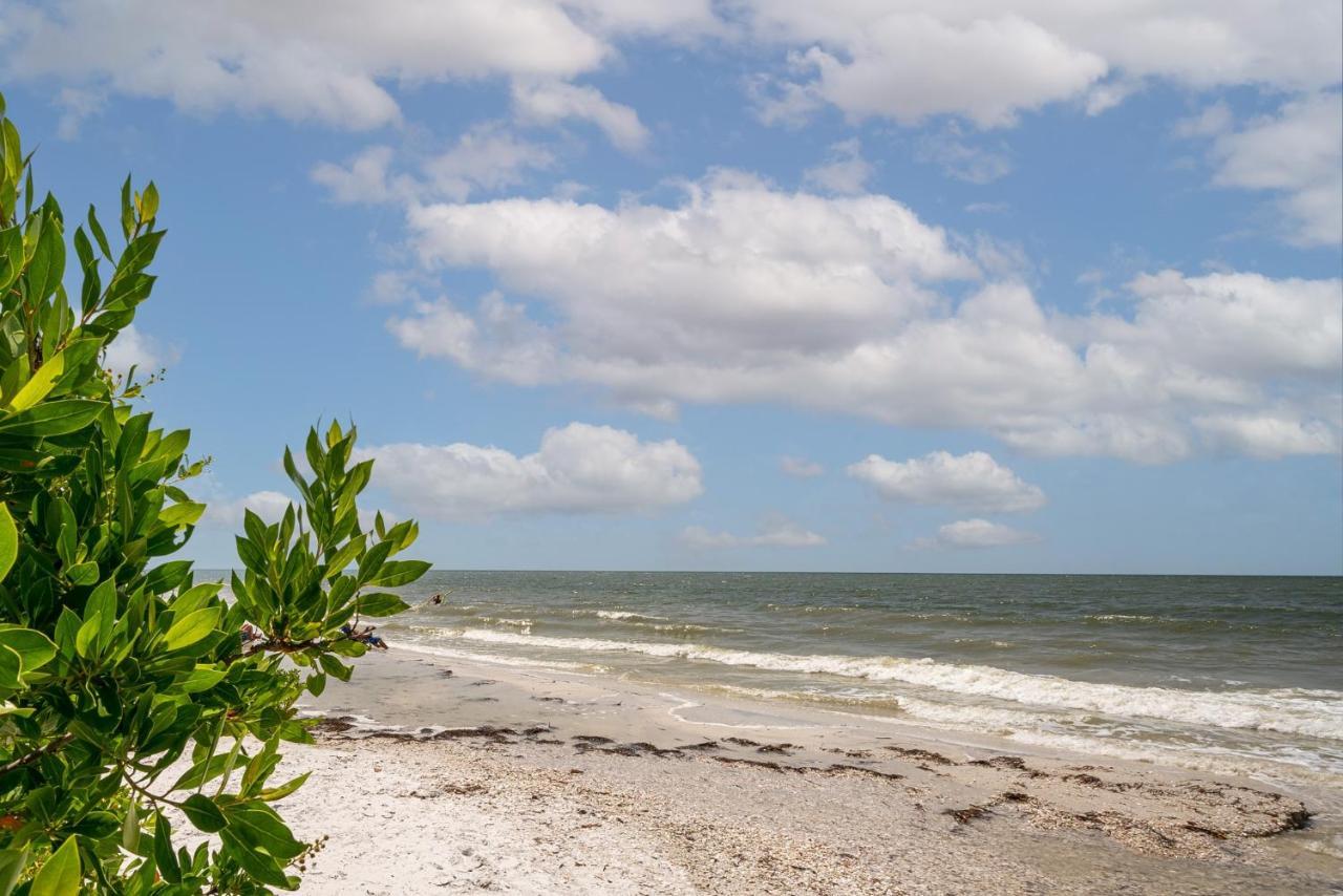 Updated Gulf Front Condo On The South End Of Fort Myers Beach! Condo Zewnętrze zdjęcie